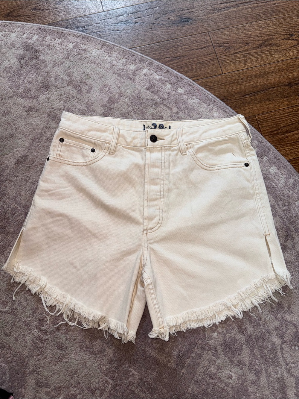 FREE PEOPLE We The Free Women’s 28 4” Ivory Cream Jean Denim Distressed Shorts